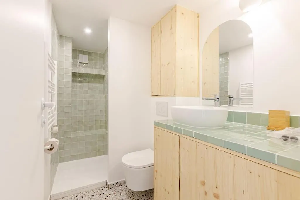 Charming Studio Ideally Located In Paris, 9Th