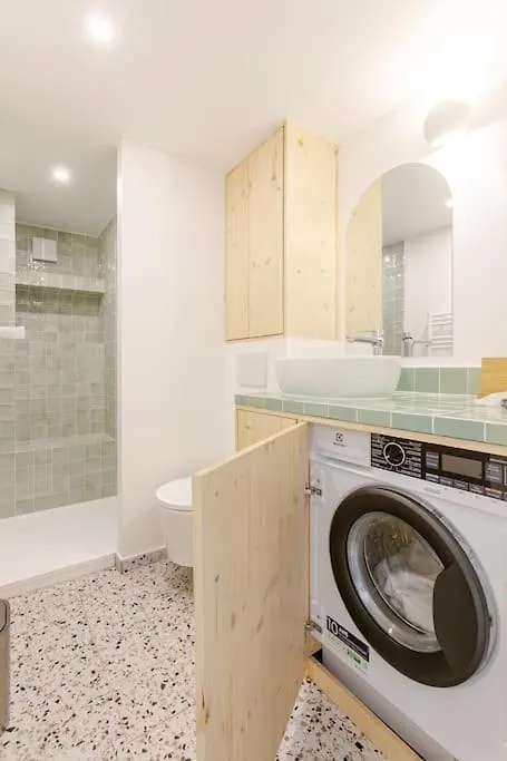 Apartment Charming Studio Ideally Located In Paris, 9Th