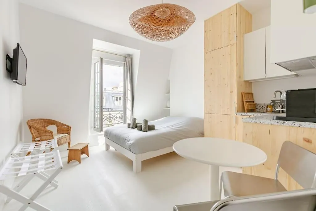 Charming Studio Ideally Located In Paris, 9Th location